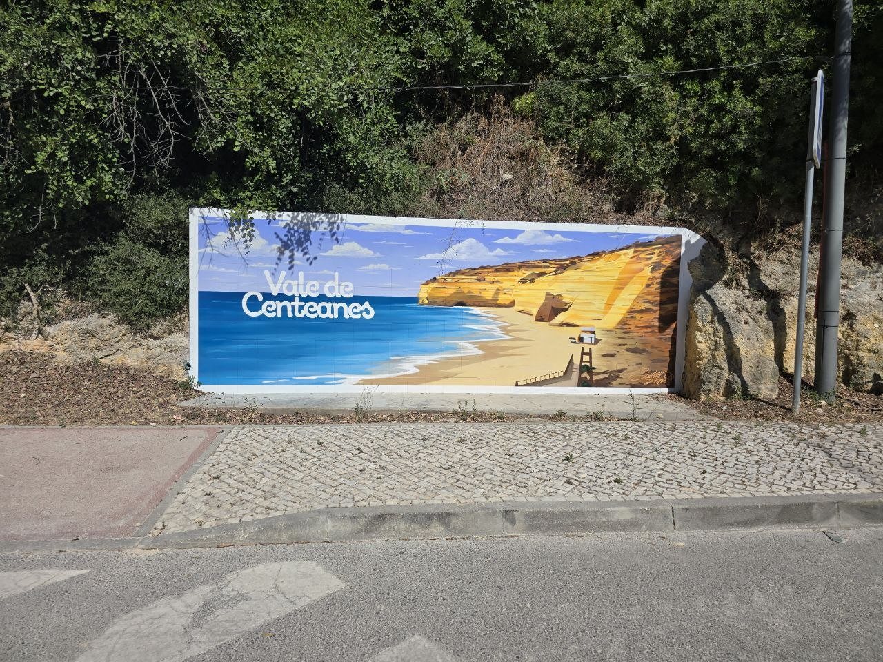 Painted Vale de Centeanes mural sign beside the road