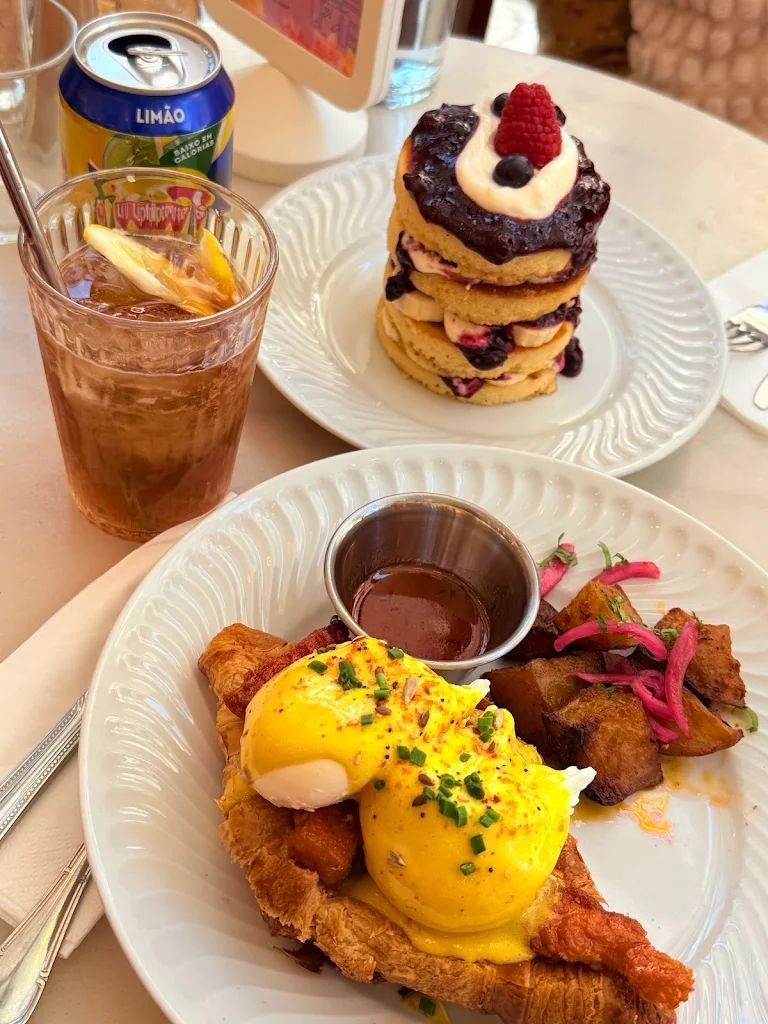 Breakfast Lovers Misericórdia photo 3: pancakes and eggs benedict brunch plates